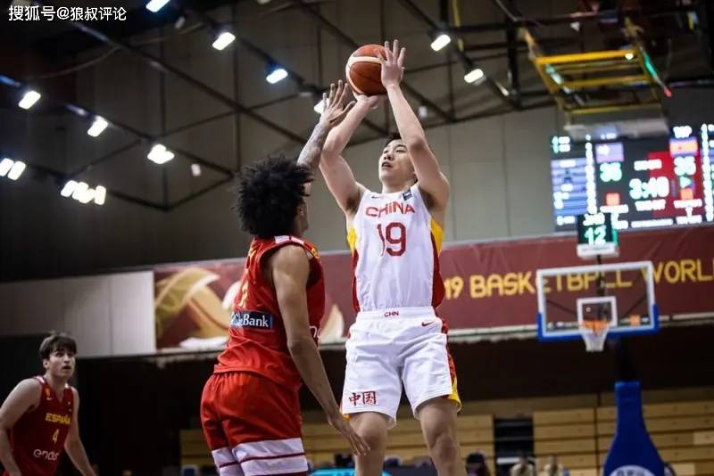 王俊杰观察|除了球迷充满期待男篮4号位 CBA俱乐部高层也为之疯狂